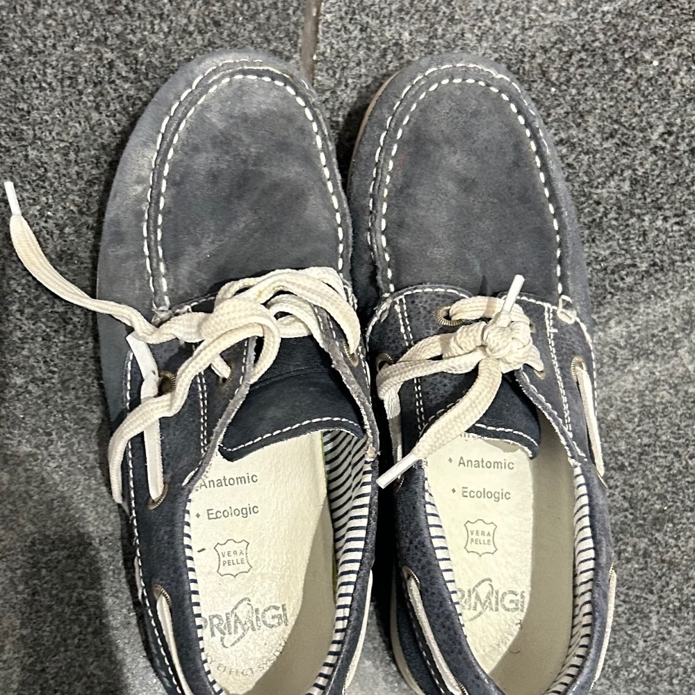 Primigi Italian leather shoes - light wear European size 33